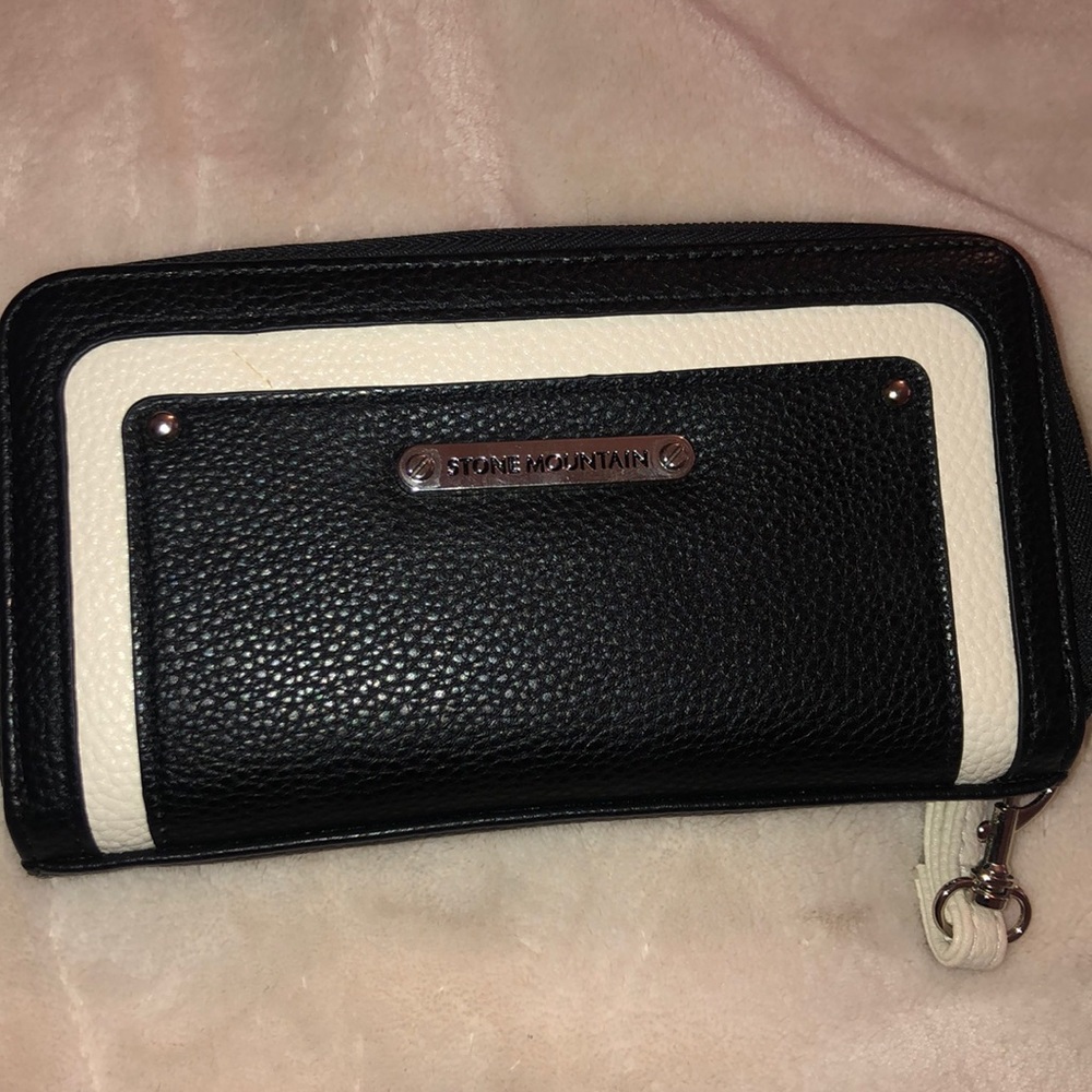 Black wristlet